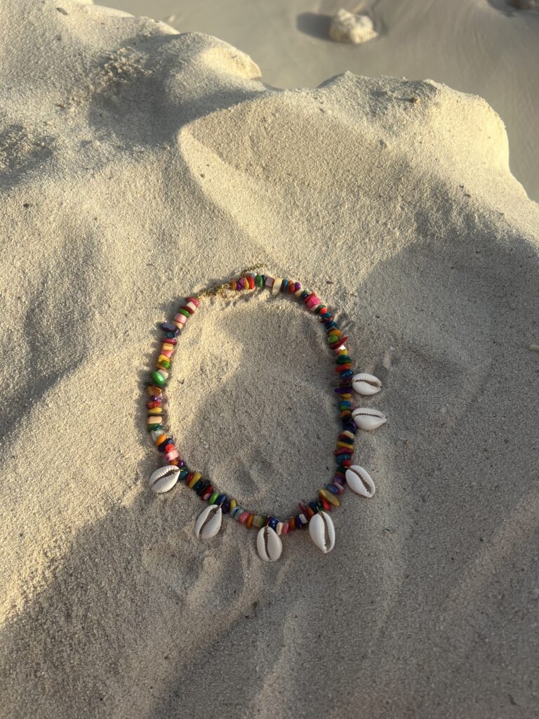 COLORFUL SHELL NECKLACE