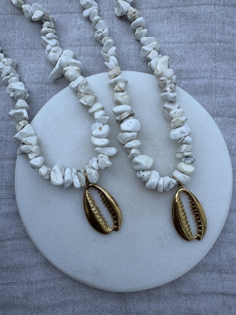 WHITE SHELL NECKLACE
