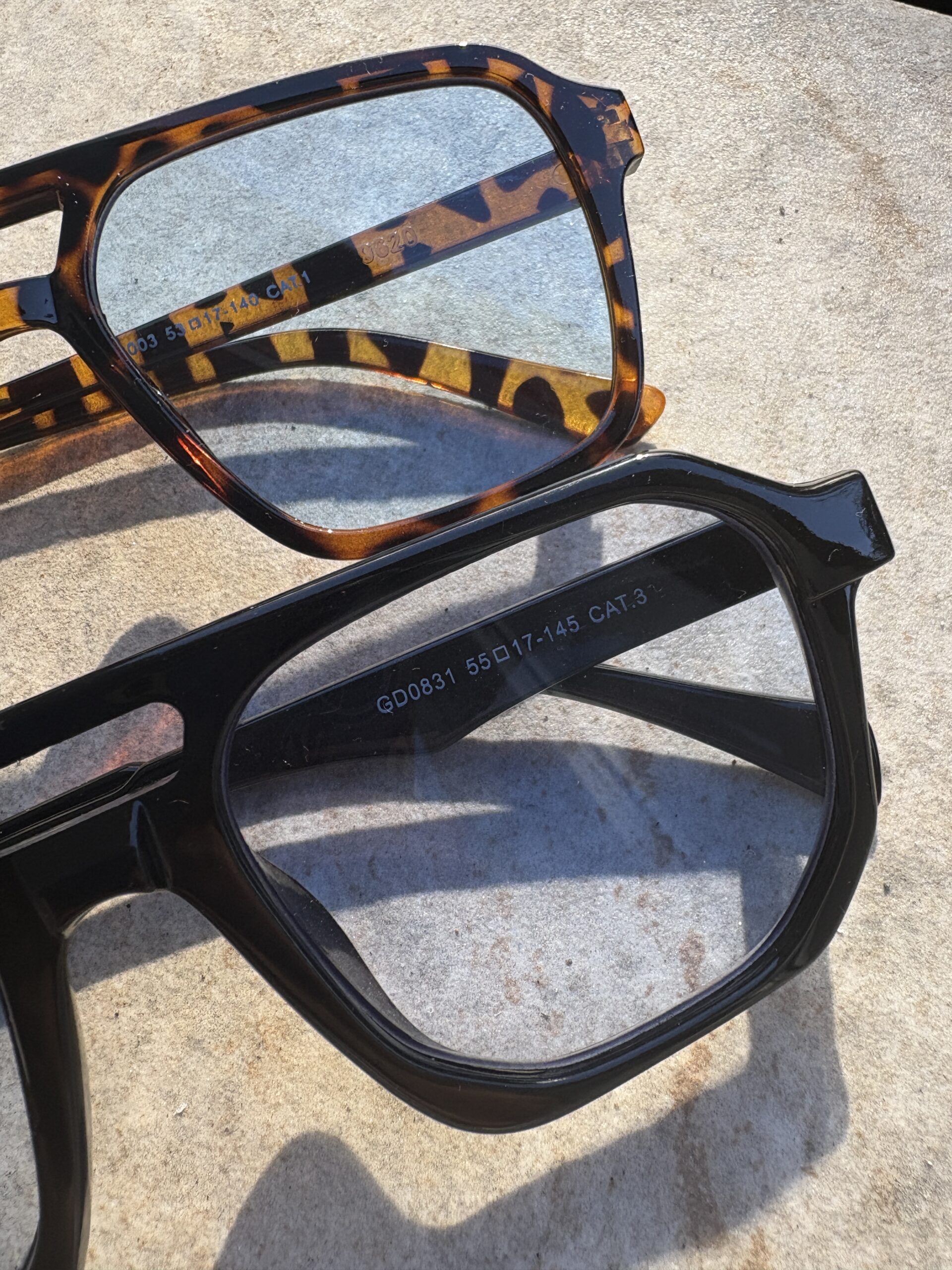 OVERSIZED SUNGLASSES - Vista 1